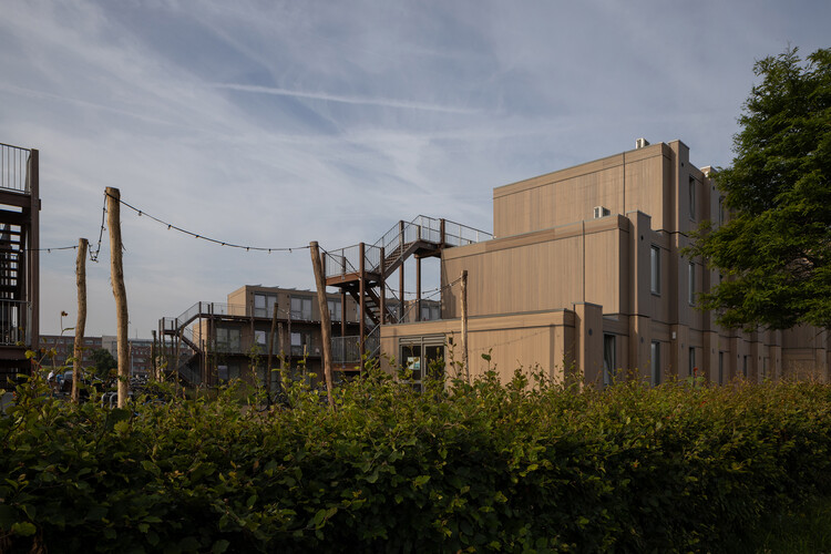 Circular Living Room and Temporary Housing / VLOT architect - Image 7 of 28