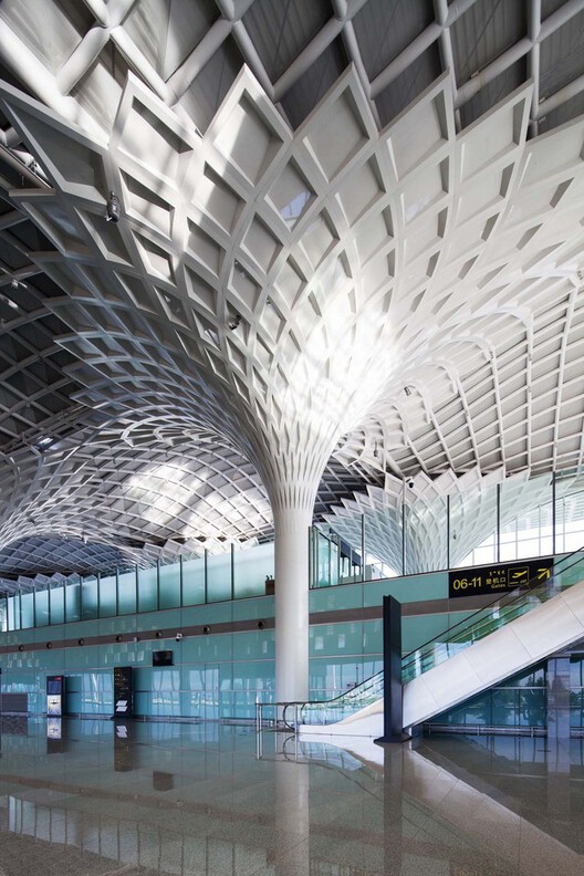 Shaping Space with Curves: Exploring the Architectural Fluidity of 4 New Airport Projects in South and East Asia - Image 6 of 11