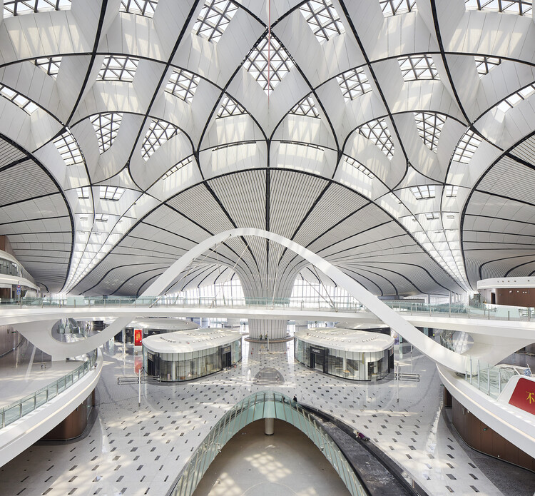 Shaping Space with Curves: Exploring Architectural Fluidity 4 Modern Airport Projects in South and East Asia - Image 1 of 11